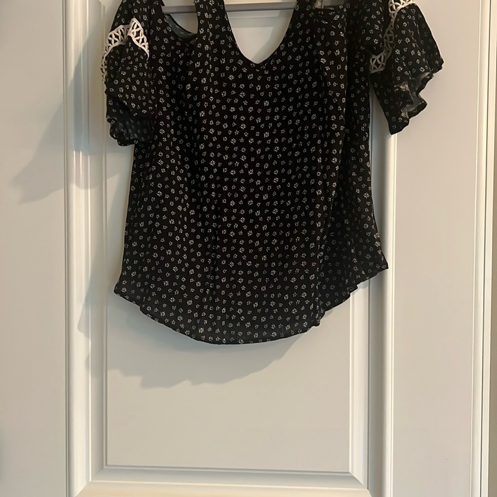 Mossimo Supply Co Black and White Puff Sleeve Ruffled Blouse